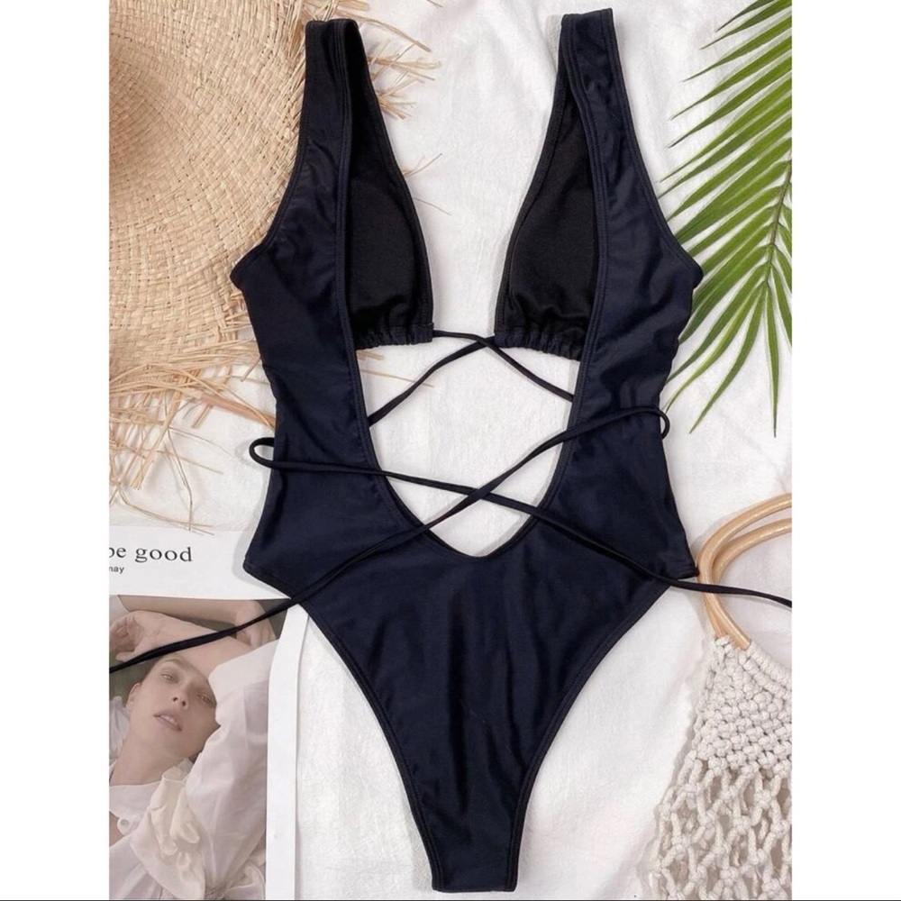 Cut-out Front Plunging One Piece Swimsuit - Picture 3 of 9